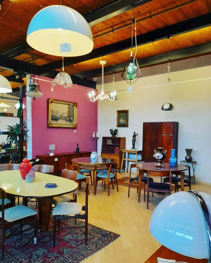 Di Mano in Mano Negozio Cambiago Modernariato e design