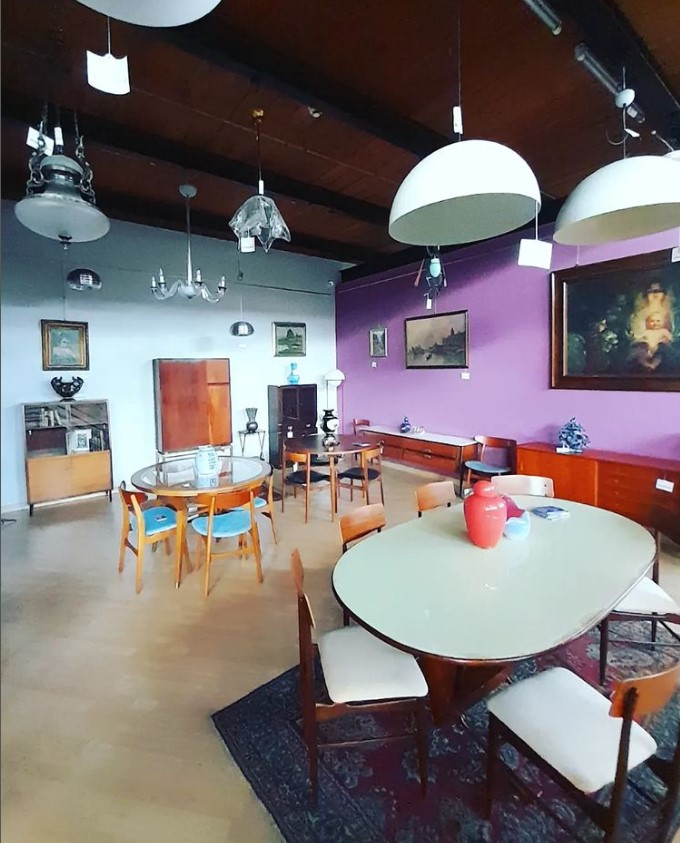 Di Mano in Mano Negozio Cambiago Modernariato e design