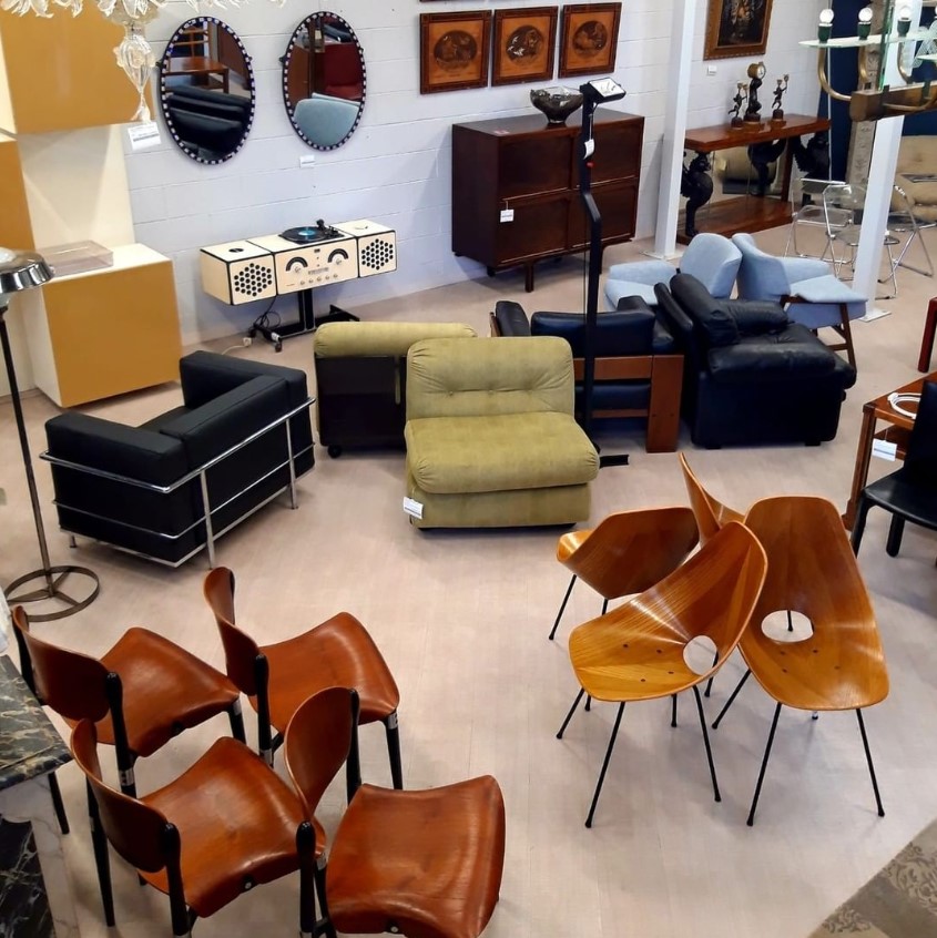 Di Mano in Mano Negozio Cambiago Modernariato e design