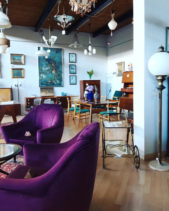 Di Mano in Mano Negozio Cambiago Modernariato e design