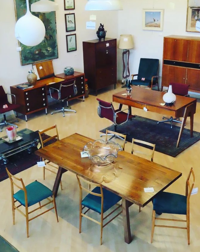 Di Mano in Mano Negozio Cambiago Modernariato e design