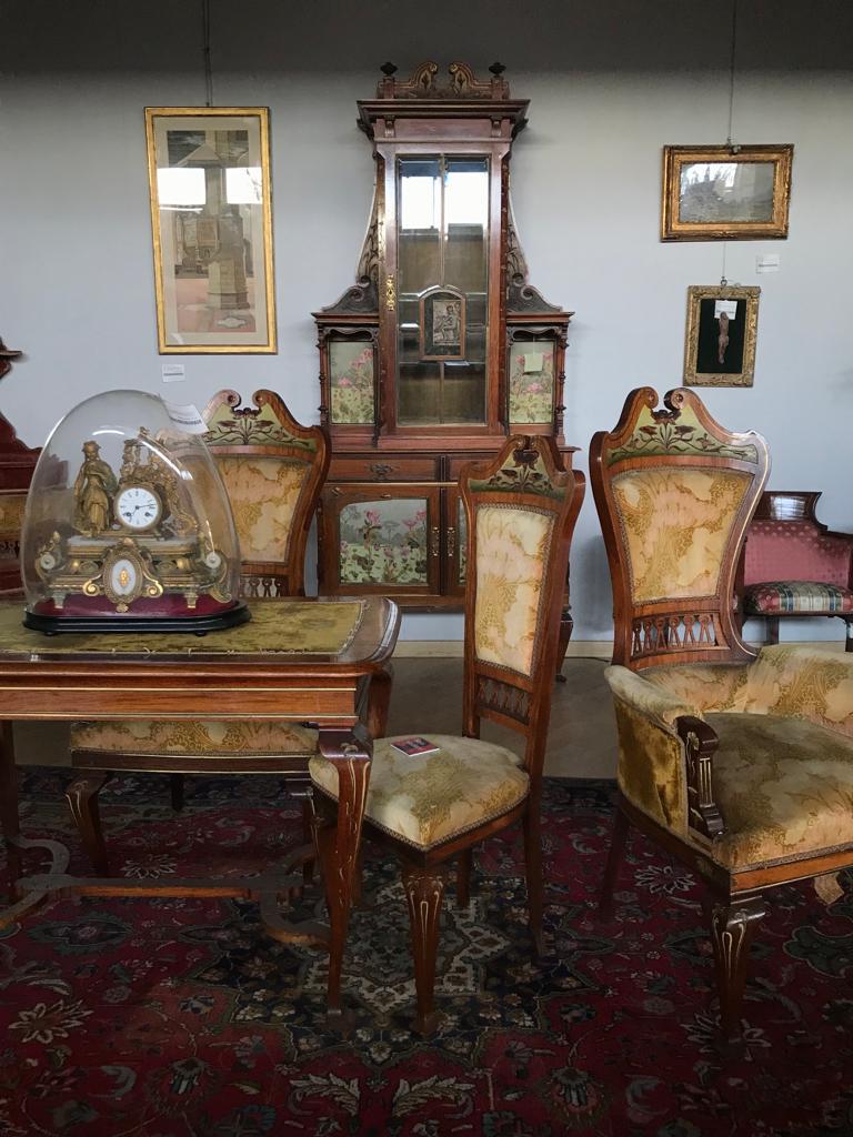 Di Mano in Mano Negozio Cambiago Antiquariato