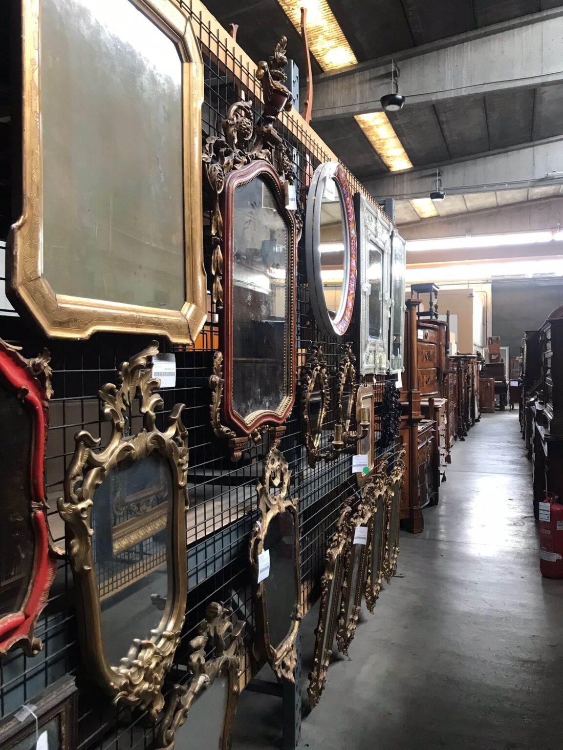 Di Mano in Mano Magazzini Cambiago Antiquariato