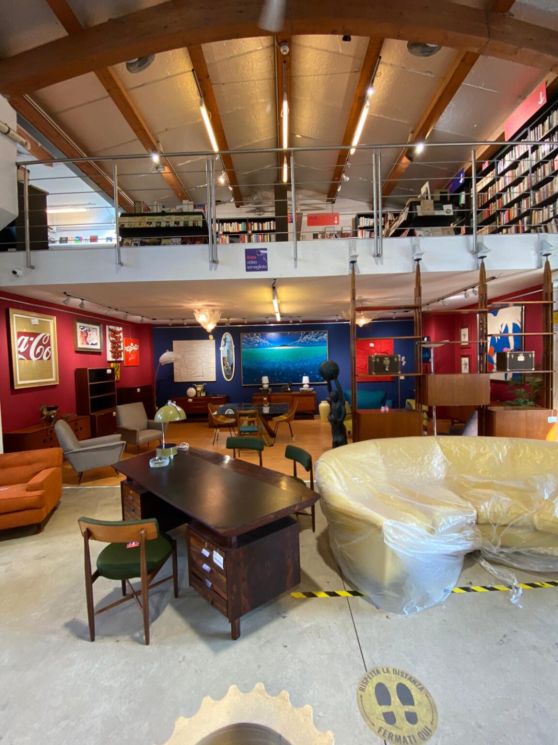 Di Mano in Mano Negozio Milano Modernariato