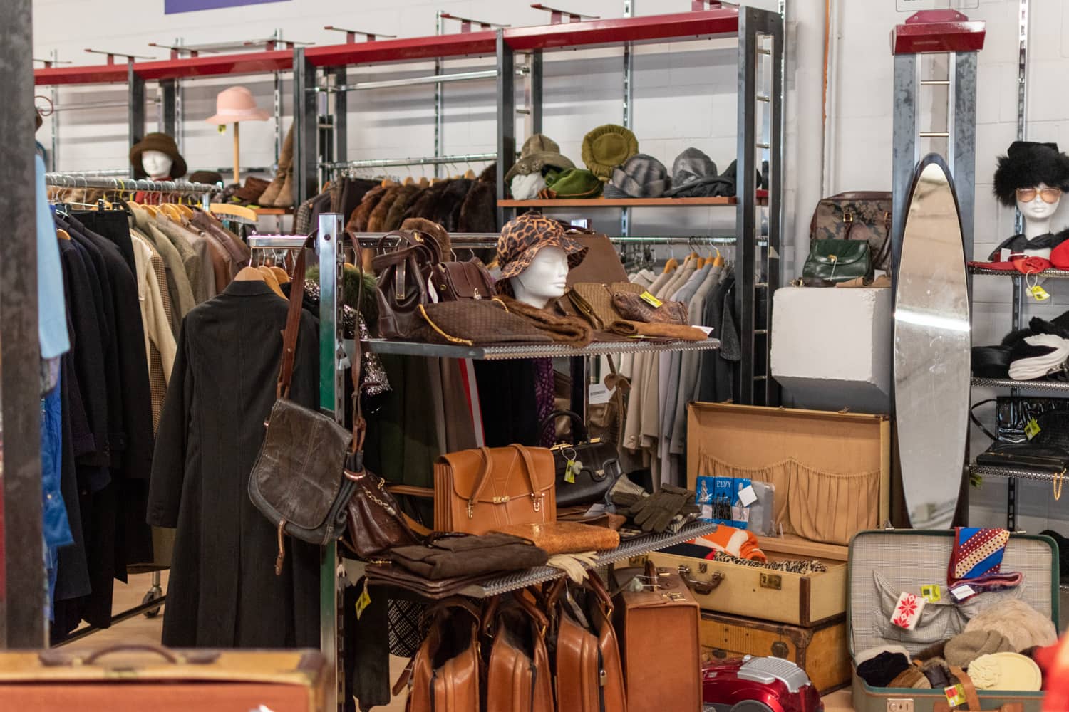 Di Mano in Mano Negozio Cambiago Abbigliamento Vintage