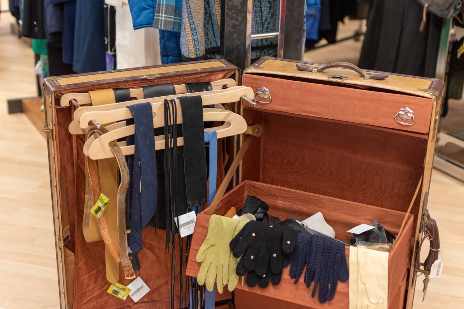 Di Mano in Mano Negozio Cambiago Abbigliamento Vintage